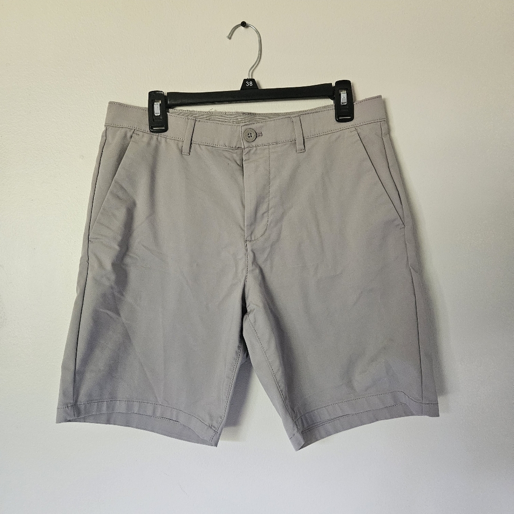 Calvin Klein Men's Light Grey Shorts Size 29